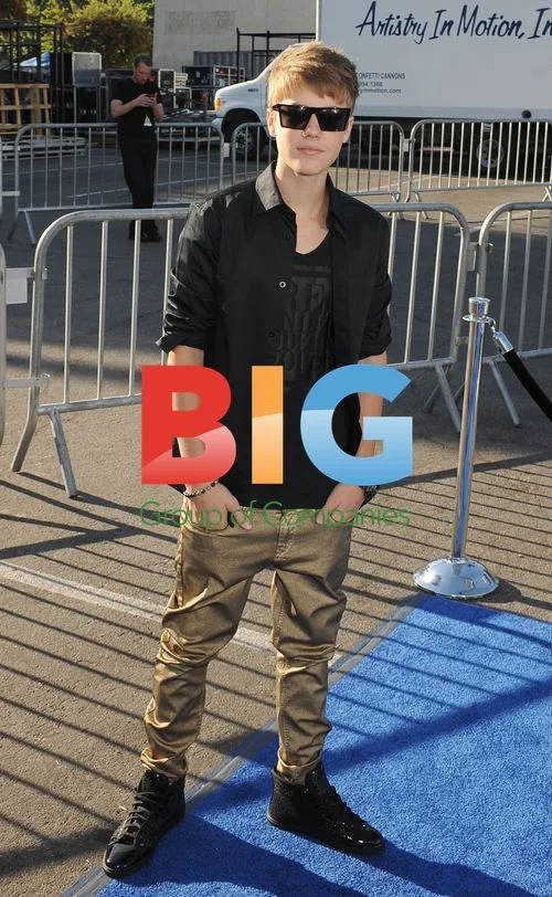 Justin Bieber at 2011 VH1 Do Something Awards