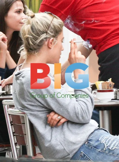 Katie Waissel Grabs Coffee With Friend