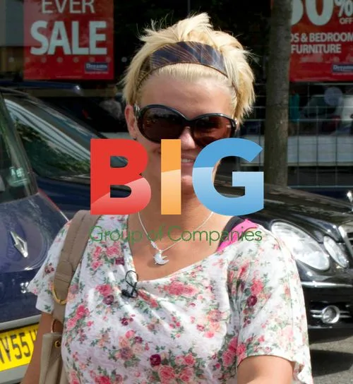 Kerry Katona Visits Nandos, Salon