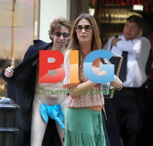 Lisa Snowdon Flashed by Comedian Ross Lee