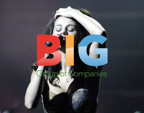 Selena Gomez Performs in Chicago