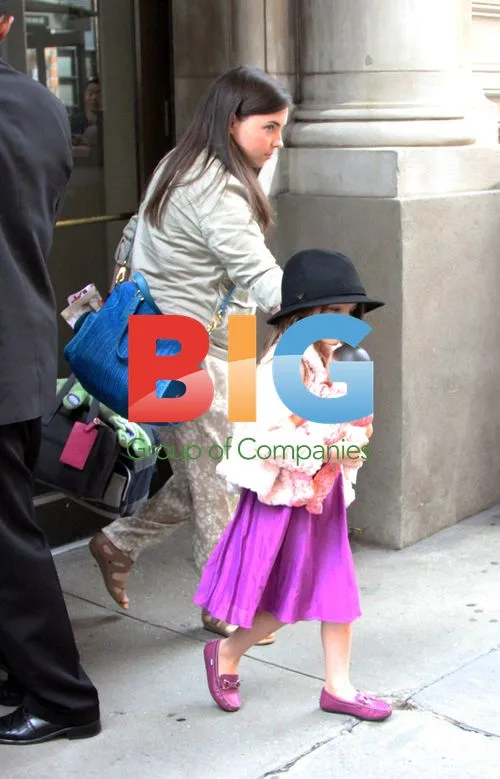 Suri Cruise Leaving Apartment
