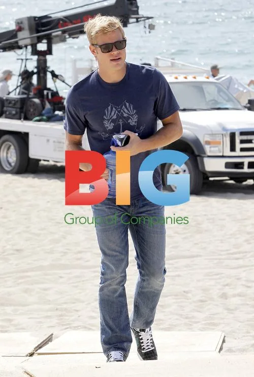 90210 Cast Filming on Beach