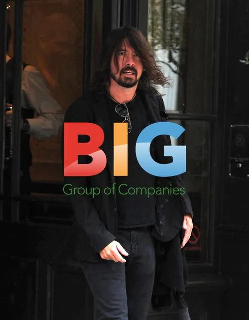 Foo Fighters Leaving London Hotel