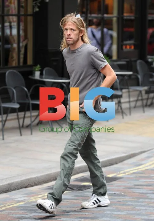 Foo Fighters Leaving London Hotel