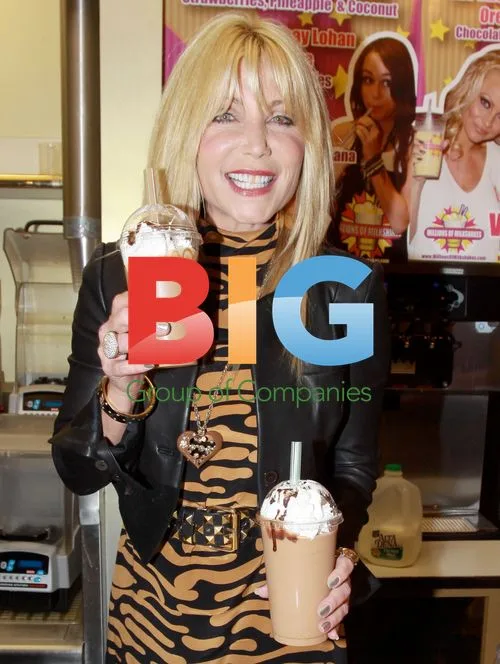 Pamela Bach Gets Milkshake in LA