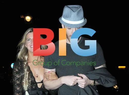Francesca Hull Kissing Mystery Man