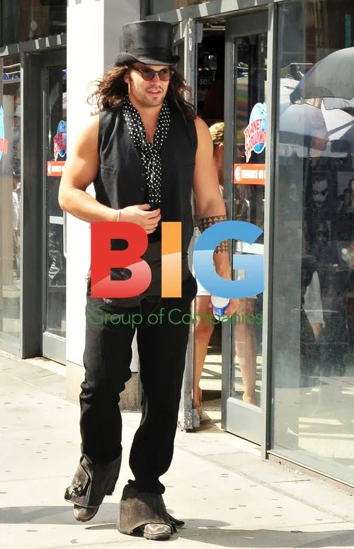 Jason Momoa Leaving Restaurant