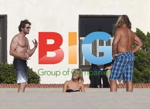 Gerard Butler Shows Off 300 Abs in Malibu