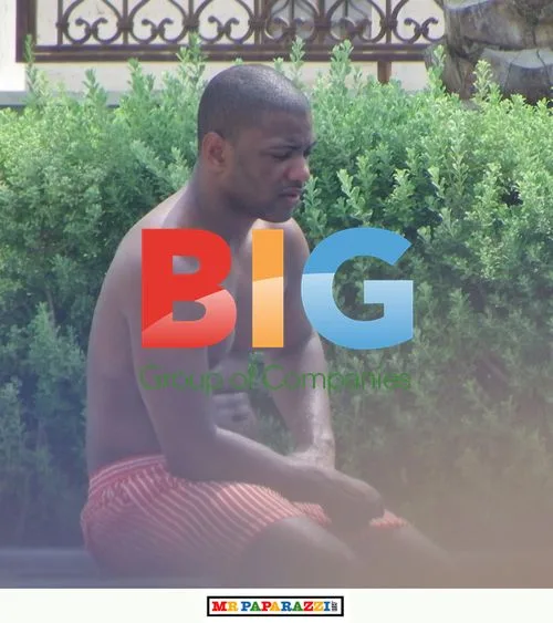 JLS' JB Relaxes with GF in Dubai