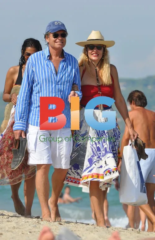 Jerry Hall and boyfriend on holiday in St Tropez