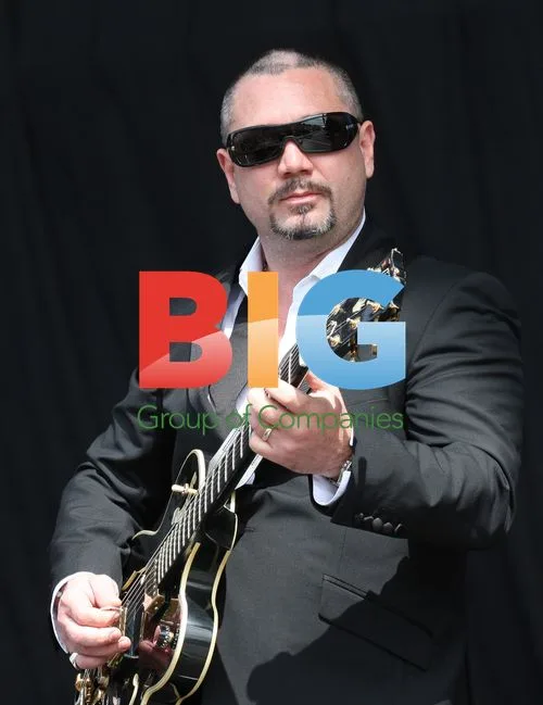 The Fun Loving Criminals - Huey Morgan at V Festival