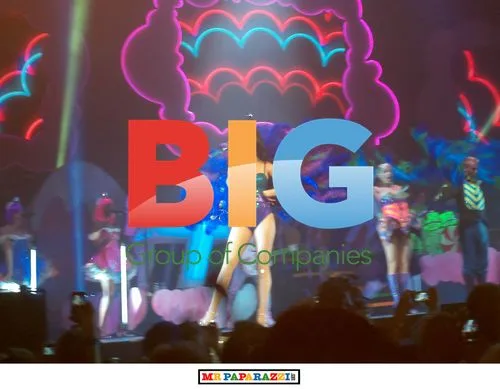 Katy Perry Performs in Costume