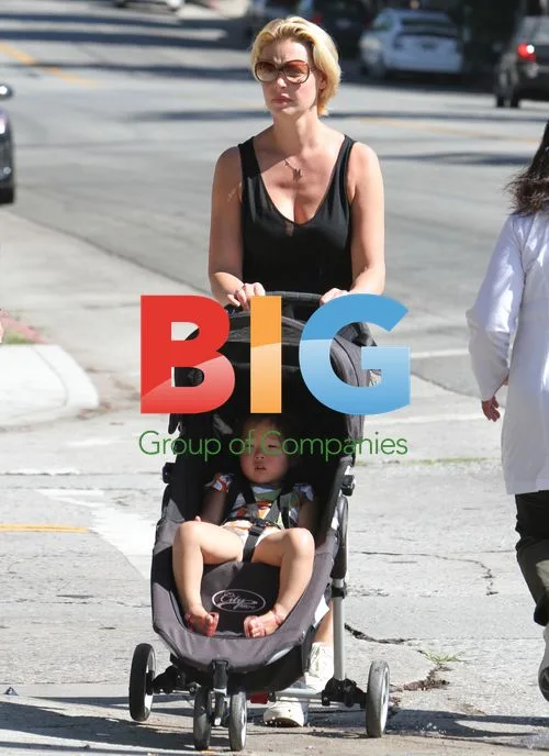 Katherine Heigl Out With Family