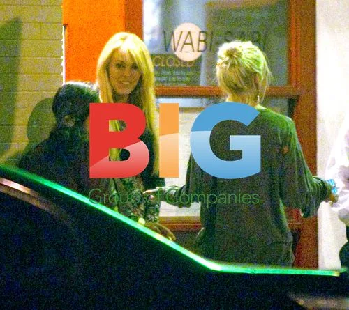 Lindsay Lohan and Dina Lohan Drinking at Restaurant