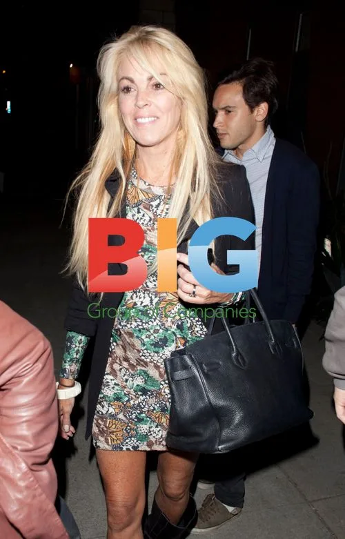 Lindsay Lohan and Dina Lohan Drinking at Bar