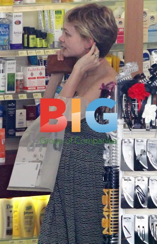 Carey Mulligan and Marcus Mumford Shopping in Sydney