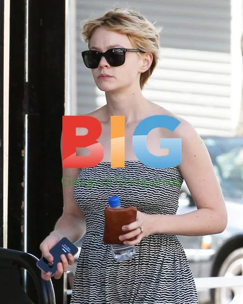 Carey Mulligan and Marcus Mumford shopping in Sydney