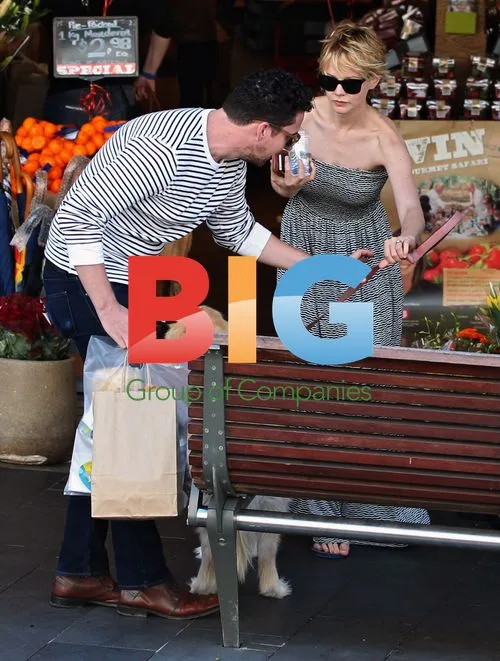 Carey Mulligan and Marcus Mumford Shopping in Sydney
