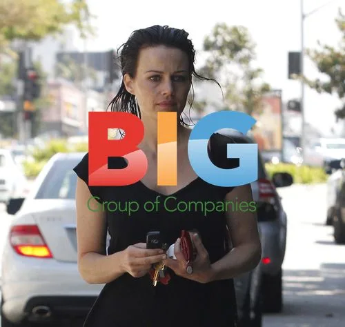 Carla Gugino Grabs Lunch in Melrose Place
