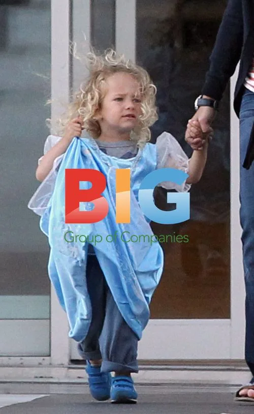 Toby McGuire with Family in Sydney