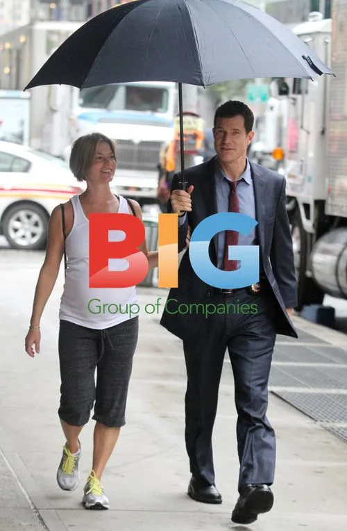Dylan Walsh with Pregnant Girlfriend in Manhattan