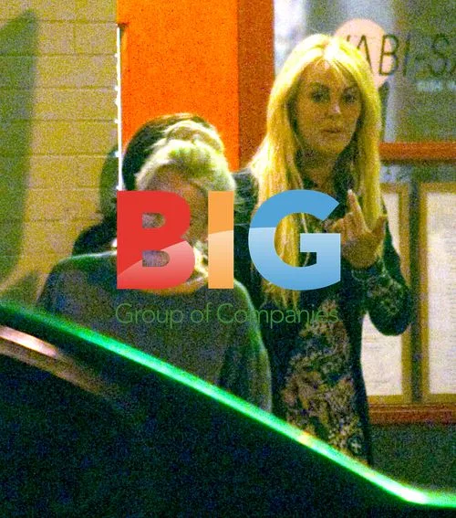 Lindsay Lohan Drinks With Mom Dina