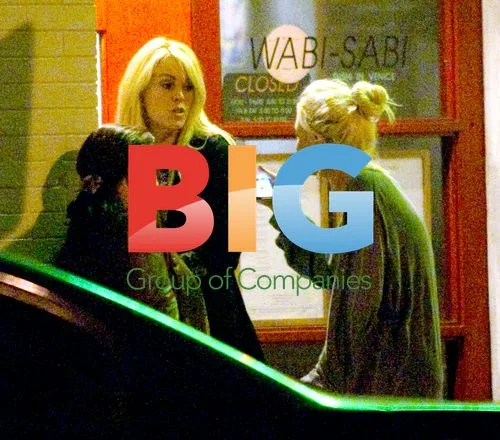 Lindsay Lohan & Dina Lohan Drinking at Bar