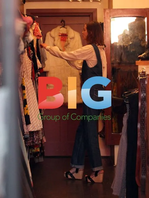 Alexa Chung Shopping in Sydney
