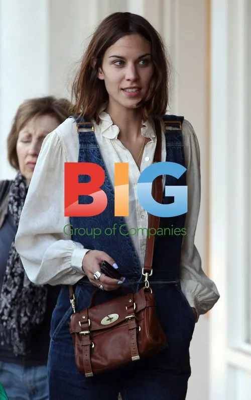 Alexa Chung Shopping in Sydney