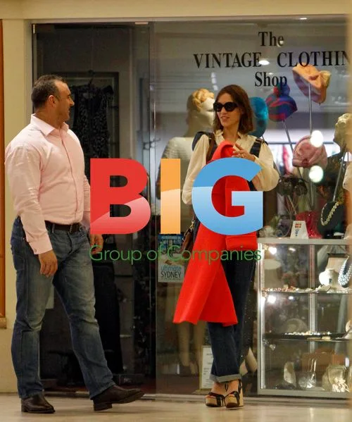 Alexa Chung Shopping in Sydney