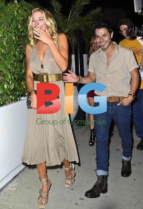 LeAnn Rimes Paparazzi Happy Birthday