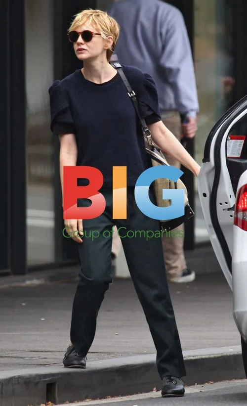 Carey Mulligan shopping in Sydney