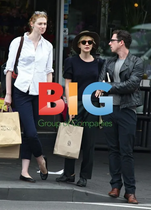 Carey Mulligan shopping in Sydney