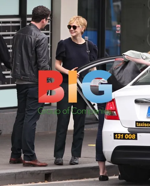 Carey Mulligan goes shopping in Sydney