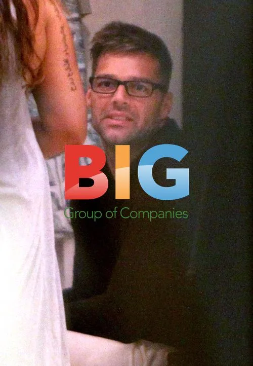 Ricky Martin Shopping in Rio