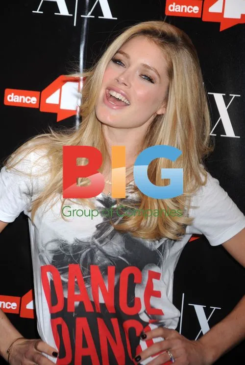 Doutzen Kroes unveils Dance4life T-shirt