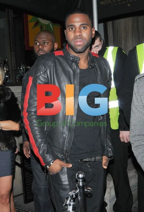 Jason DeRulo Leaving Club Aura with Brunette