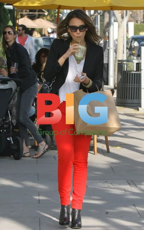 Jessica Alba Stops for Coffee in LA