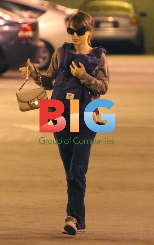 Natalie Portman with family in Santa Monica