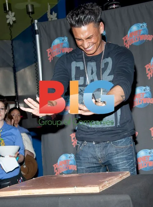 Pauly D Promotes 'Jersey Shore' at Planet Hollywood