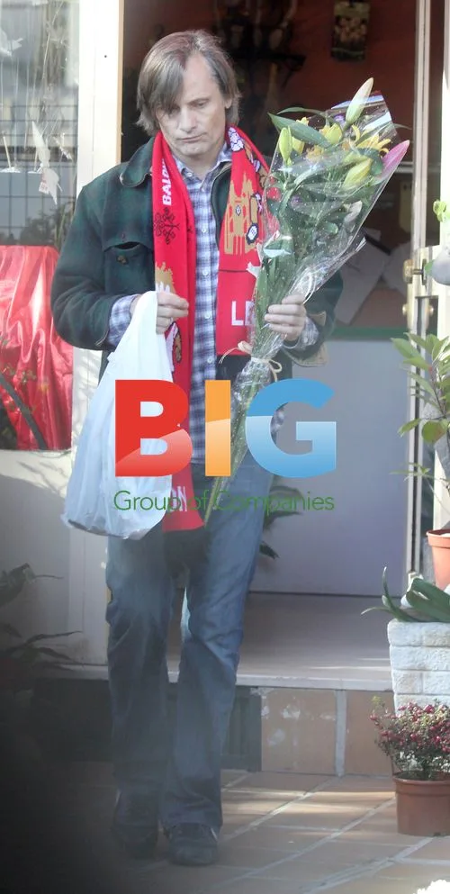 Viggo Mortensen and Ariadna Gil House Hunting in Madrid