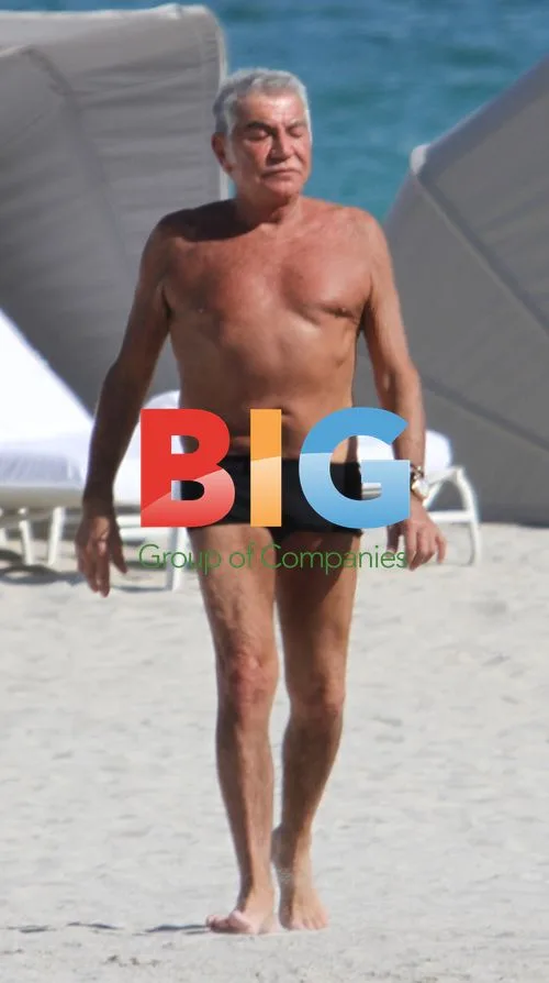 Roberto Cavalli and Girlfriend at Miami Beach