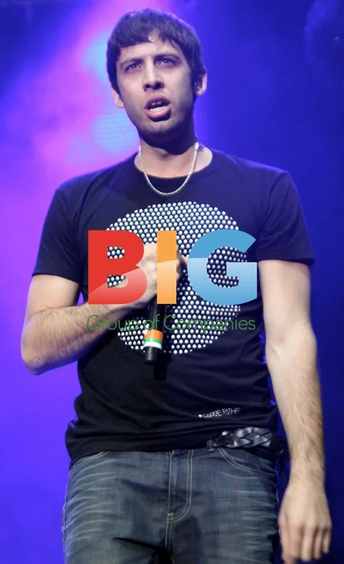 Example performs at Jingleball Live 2011