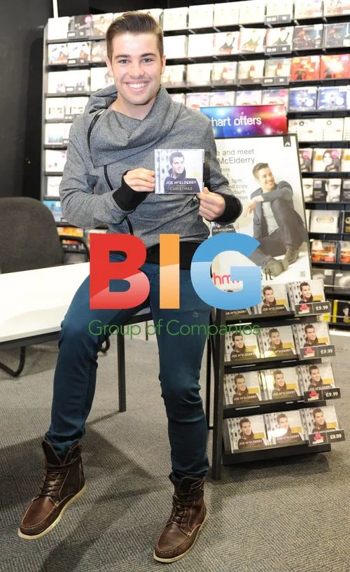Joe McElderry Signs 'Classic Christmas' Album