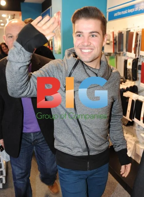 Joe McElderry Signs Christmas Album at HMV