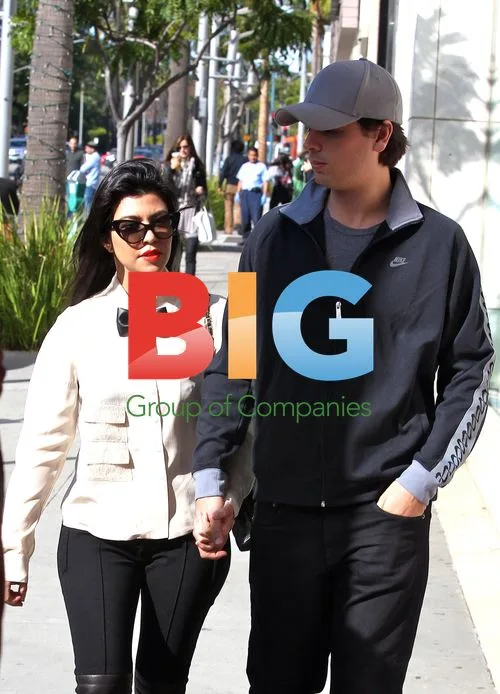 Pregnant Kourtney Kardashian With Scott Disick