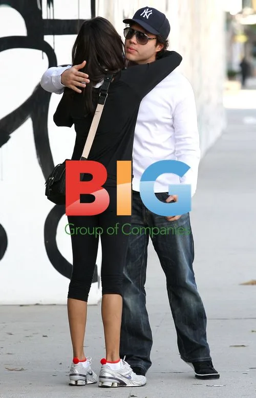 Zoe Saldana Hugs Friend After Lunch in LA