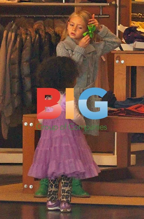 Heidi Klum Shopping with Daughters