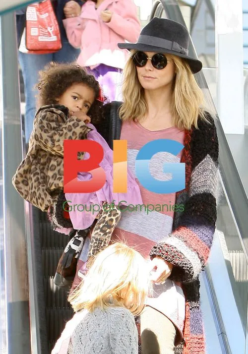 Heidi Klum Holiday Shopping with Daughters
